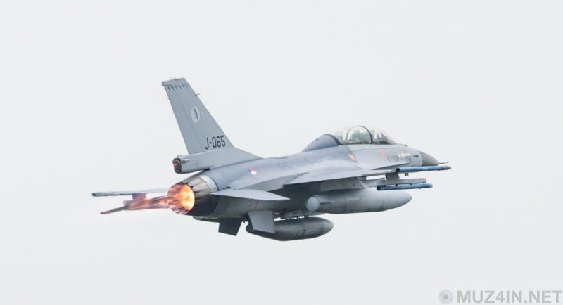 Голландский F-16 влетел в облако из своих же пуль, став собственной целью Познавательное