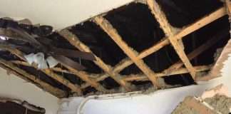 Будинок, в який влучила блискавка (5 фото)