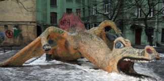 Суворі дитячі майданчики в Росії (14 фото)