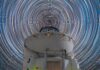Estelas de estrellas sobre el Observatorio Paranal de Chile: una impresionante exhibición celeste