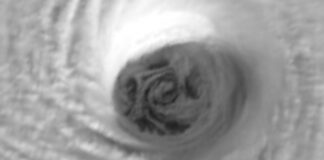 Супутникові зображення показують «мезовихри», що утворюються навколо ока смертоносного урагану «Мелісса».