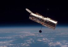 První pohled na nezformovanou galaxii potvrzuje roli temné hmoty při formování vesmíru