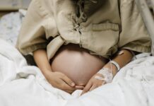 Ciąża w USA: ryzyko śmierci 44 razy wyższe niż w przypadku aborcji