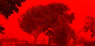 Karmínové nebe nad Austrálií: přirozený, ale zlověstný jev