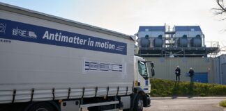 Antimatéria transportada por caminhão pela primeira vez, possibilitando novos experimentos de física