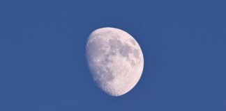 Salida de la luna durante el día: cómo detectar la media luna lunar y Júpiter esta semana