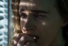 Діагностична дилема: жінка почула голоси, які сказали їй, що у неї пухлина мозку, і сканування підтвердило, що вона є