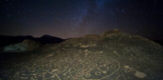 Beyond Technosignatures: Mendeteksi Kehidupan Alien Melalui Noosignatures dan Bread